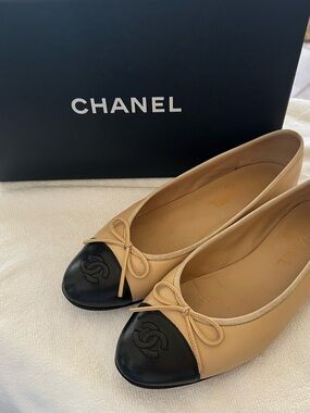 CHANEL Ballet Flats Cap Toe Interlocking CC Logo with Bow Iconic Rare Size 38.5C